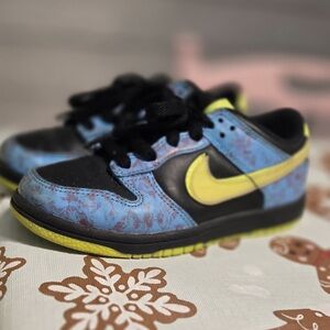 Nike Kids Black and Blue Sneakers with Yellow Accents